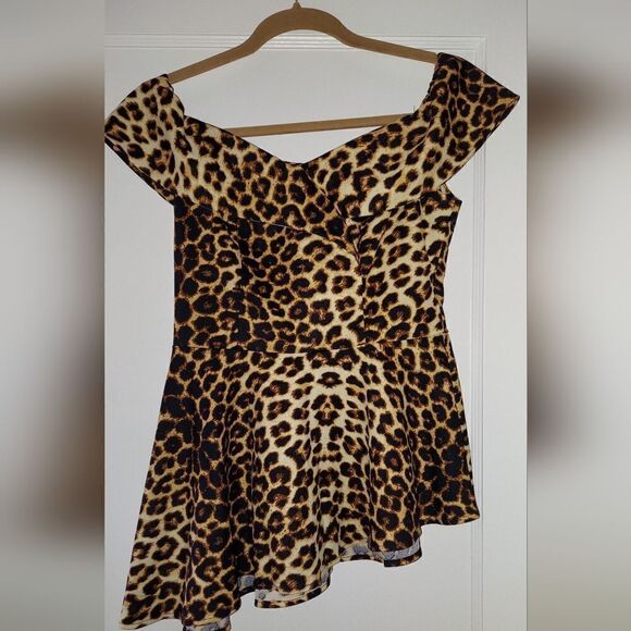 NWT Leopard Print Blouse Off Shoulder S exy Top Size S - Picture 2 of 7